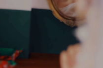 复古小姐姐拍摄花絮,小姐姐花絮中的复古时光漫步