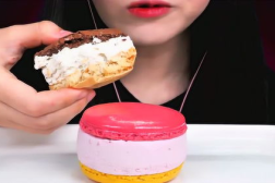 小姐姐吃迷你冰淇淋图片,小姐姐甜蜜演绎夏日风情